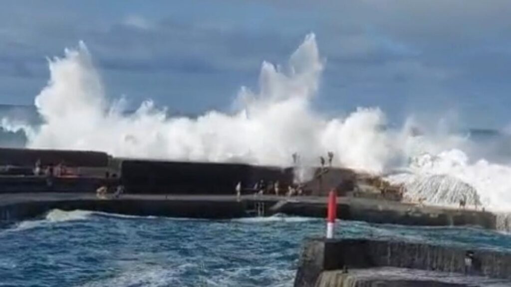 alerte vagues 13 metres canaries samedi securite