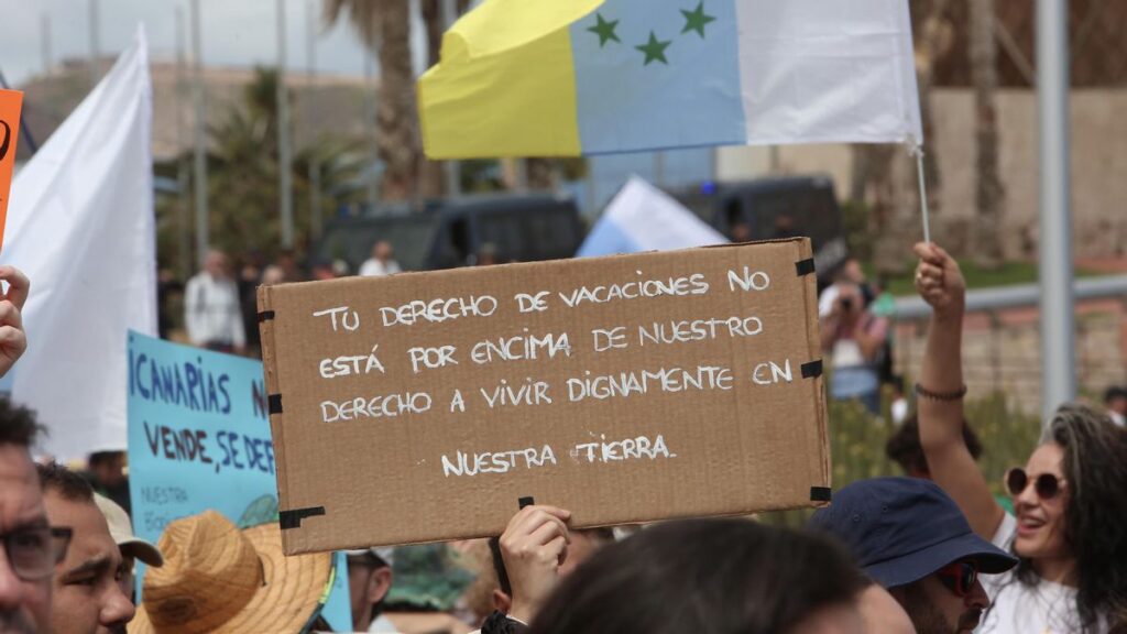 canaries no list 2026 fodor tourisme masse