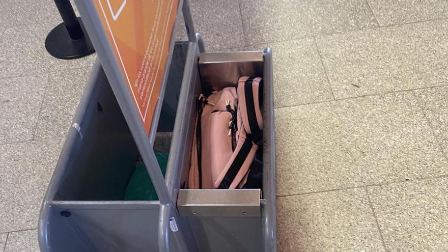 passagere paye bagage main easyjet tenerife polemique