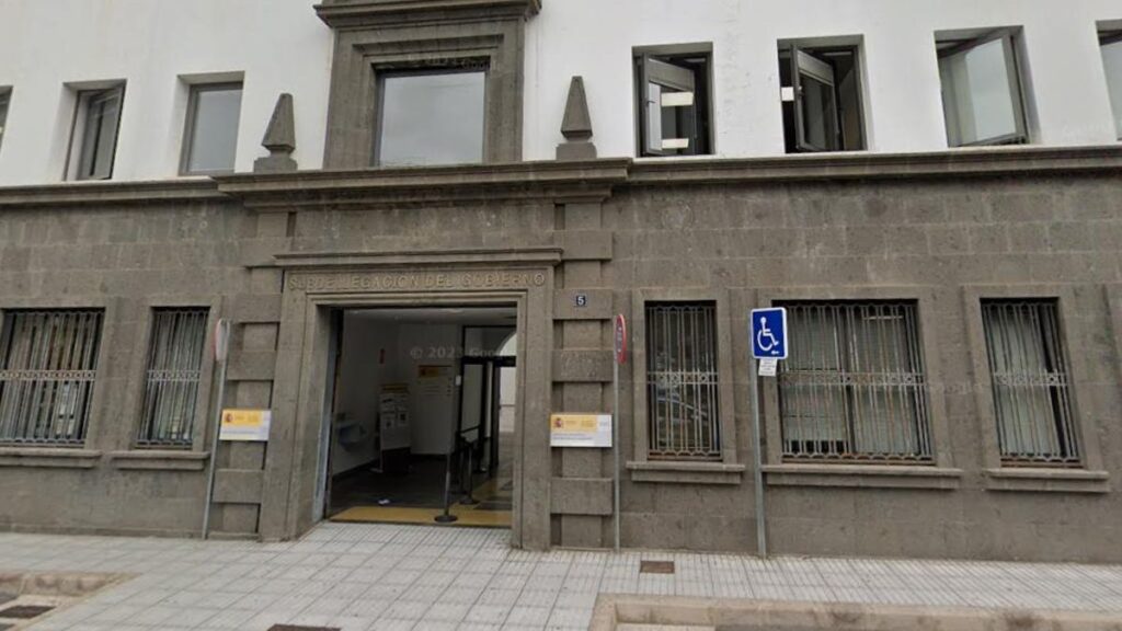 regularisation migrants canaries plus 40000 personnes