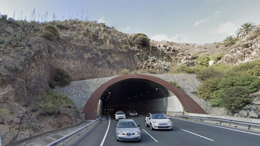 accident moto grave tunnel salto del negro gran canaria