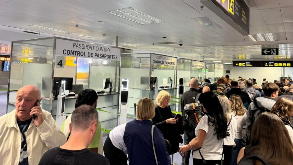 aeroport tenerife sud files attente controle passeports taxis