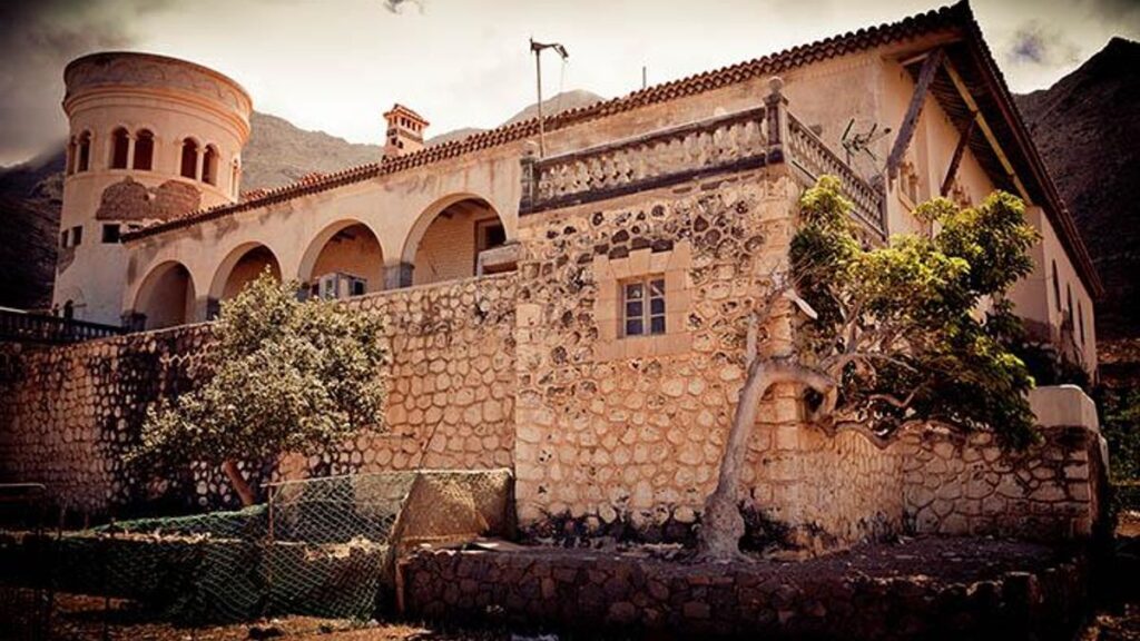 fuerteventura casa winter mythes nazis demystifies