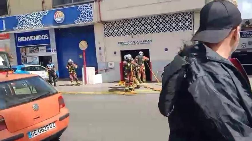 jeune arrete incendie volontaire garage las palmas gran canaria