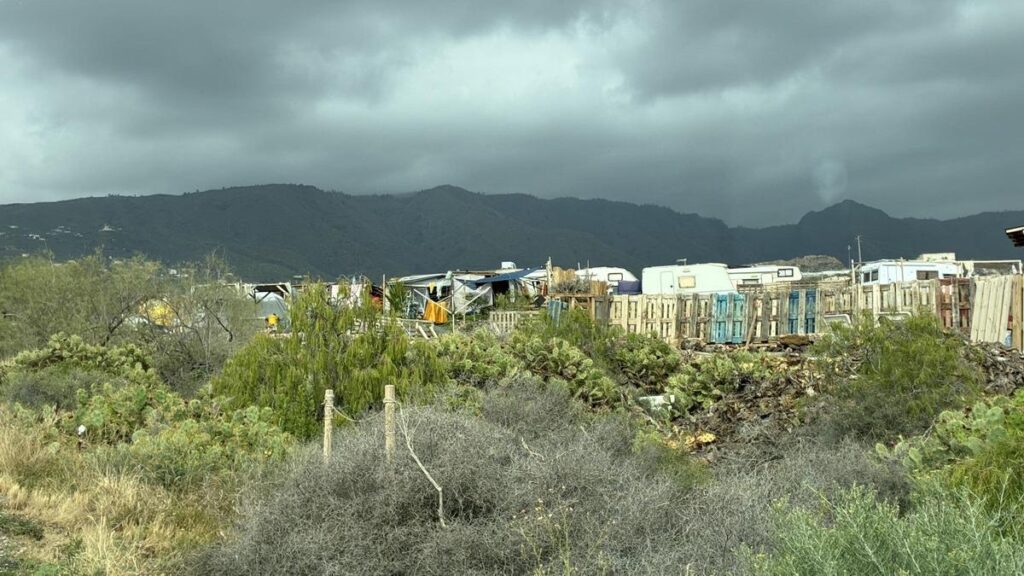 tenerife crise logement bidonvilles sud alerte hotellers