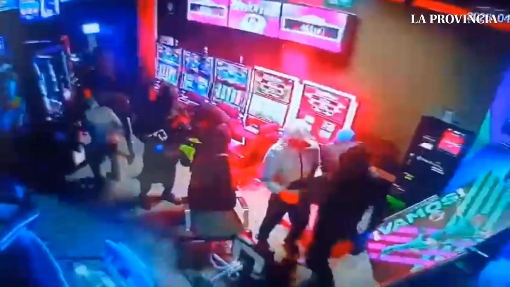 attaque violente salon jeux telde gran canaria