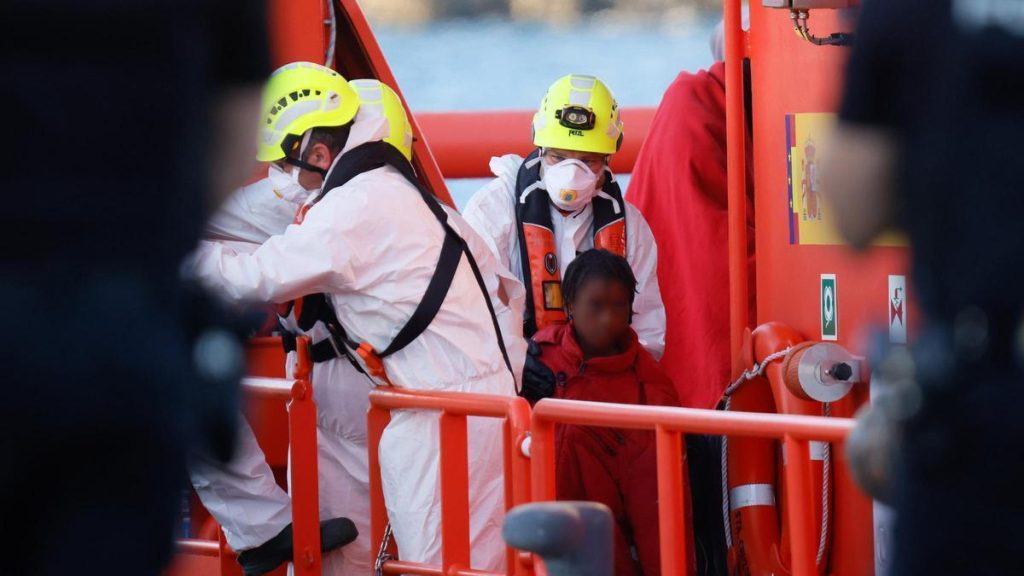 canaries ong premiere ligne regularisation immigres 2026