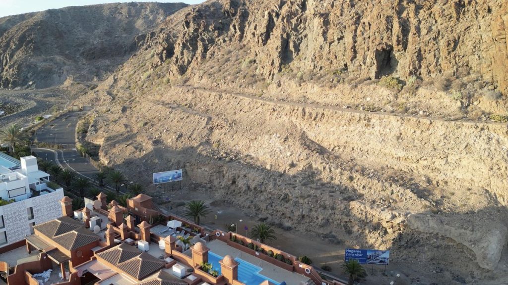 menace urbanistique montagne guaza tenerife