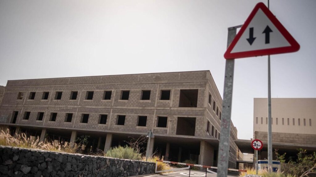 extension hopital sud tenerife retard