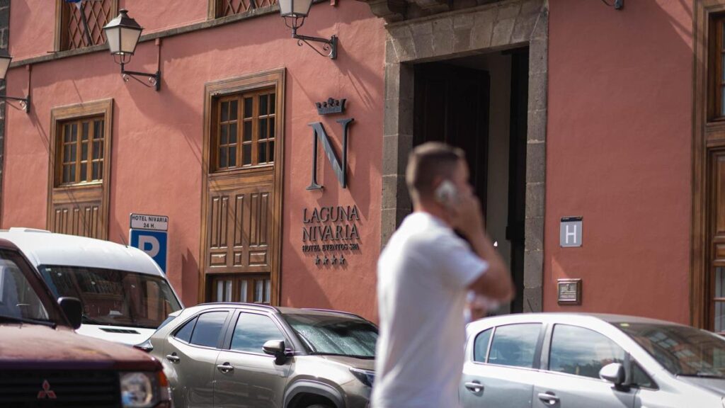 pape leon xiv occupation hoteliere canaries
