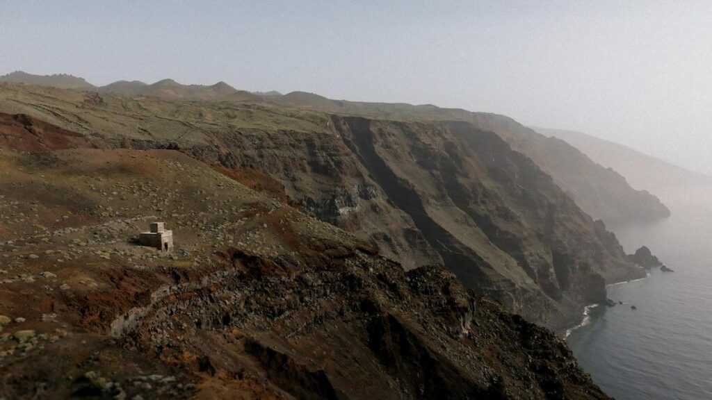 casa del elevador el hierro refuge falaise