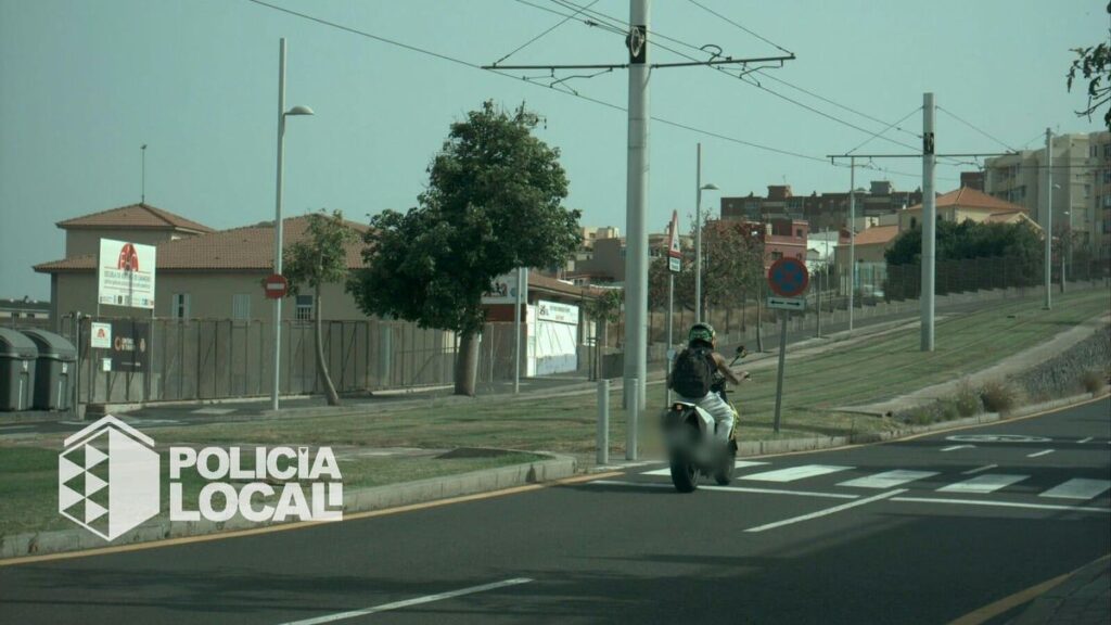 exces vitesse tenerife motard 102 km h zone 30