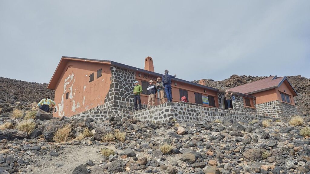 refuge altavista teide tarifs residents polemique
