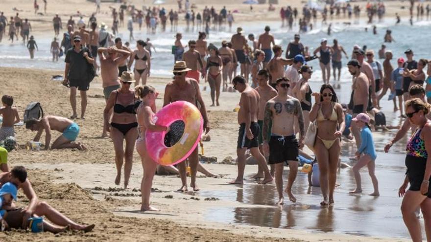 canaries hotels record juillet emplois