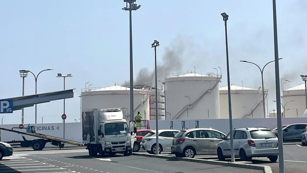 explosion tanque combustible salinetas telde