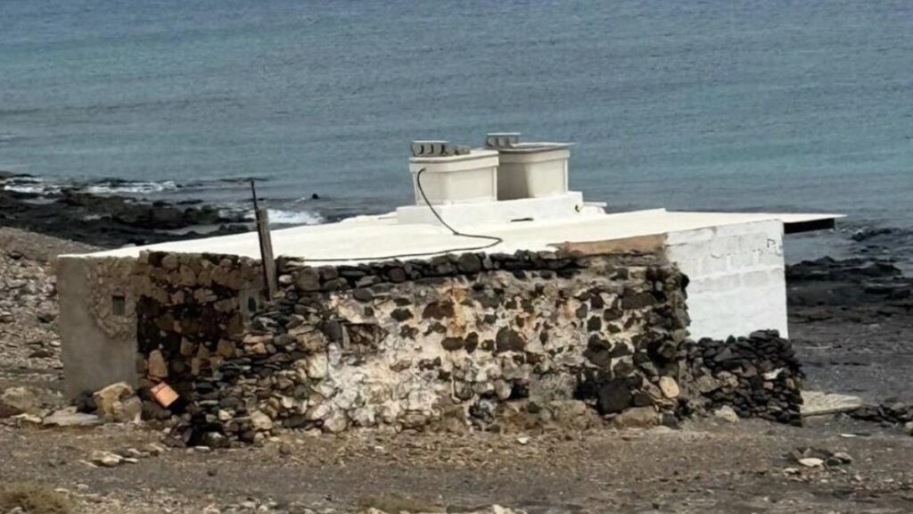 fuerteventura demolition maison centenaire suspendue