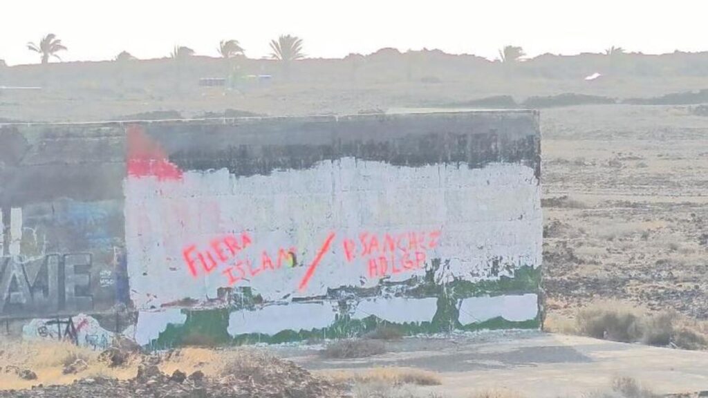 mural palestinien vandalise costa teguise