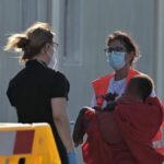 186 migrants secourus el hierro pirogues