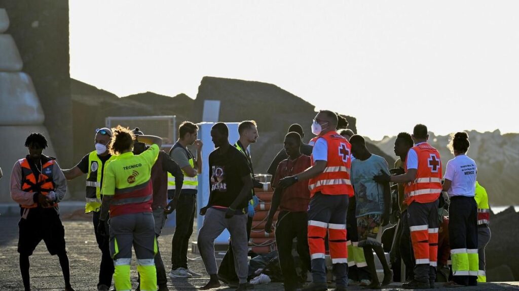 53 migrants secourus large lanzarote