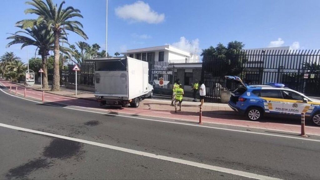camion sans conducteur percute base las palmas