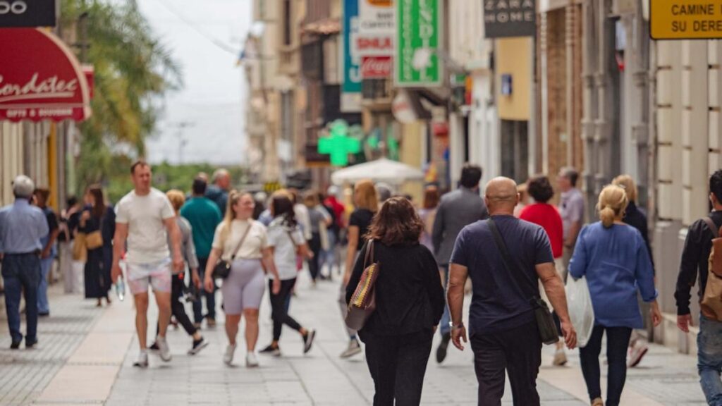 canaries population faibles revenus 2024